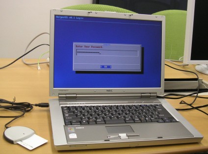 図? PC、ICカード、画面に PIN